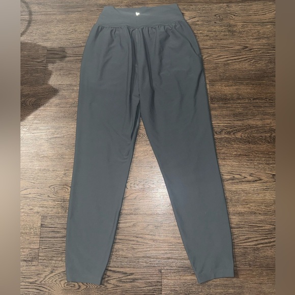 Old Navy High Waisted Joggers - Picture 4 of 4